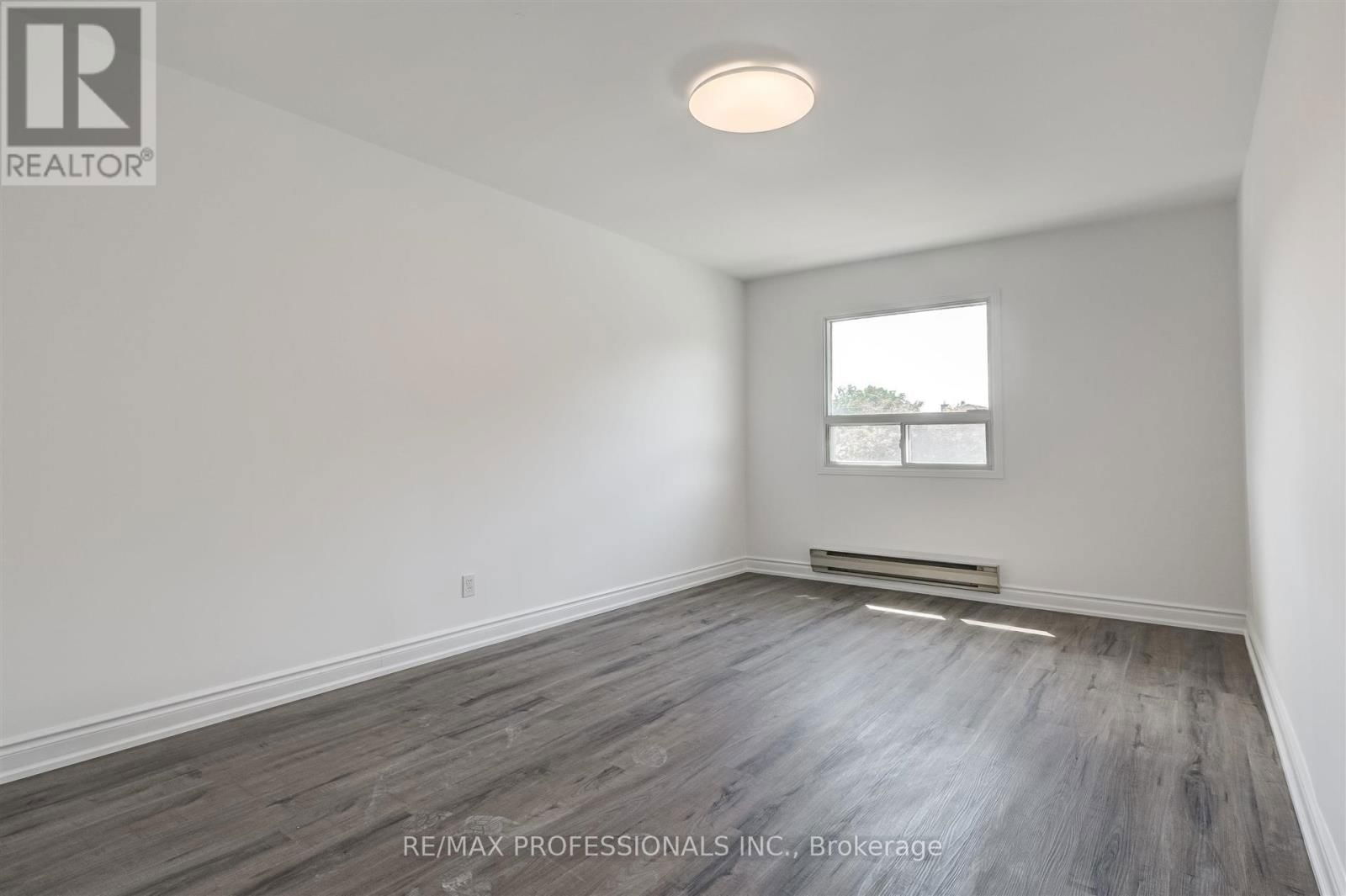 636 RUNNYMEDE ROAD Image 11