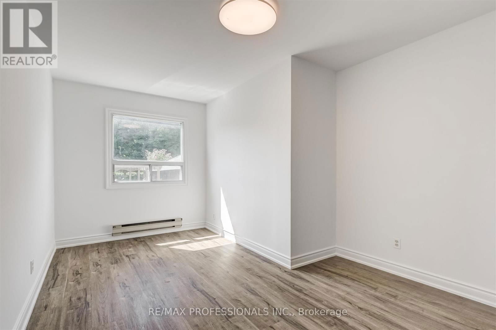 636 RUNNYMEDE ROAD Image 14