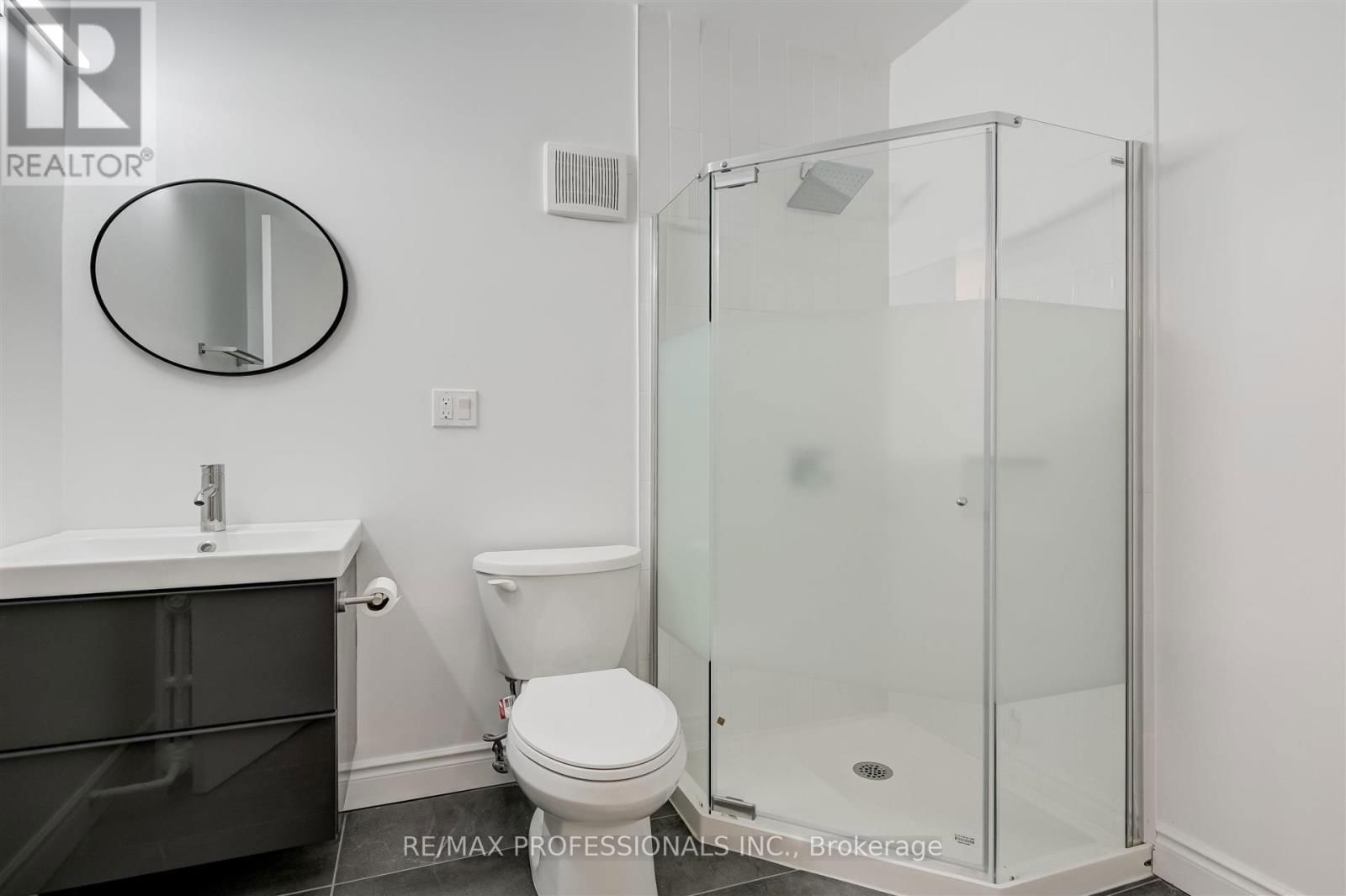 636 RUNNYMEDE ROAD Image 16