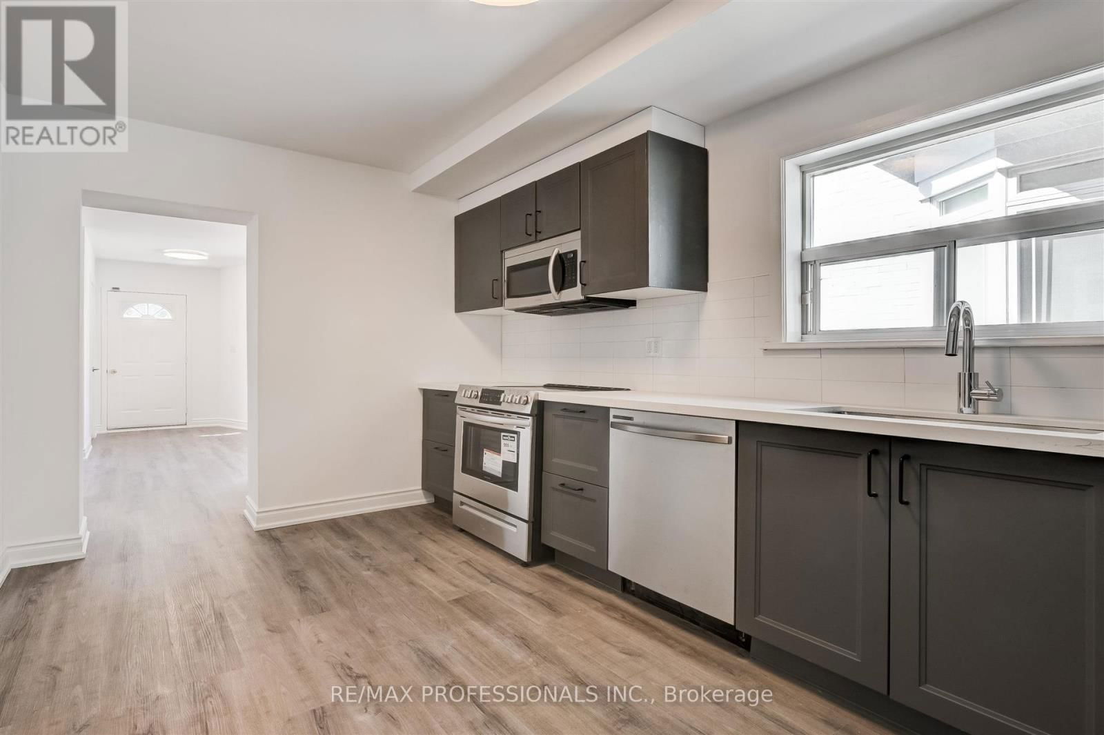 636 RUNNYMEDE ROAD Image 19