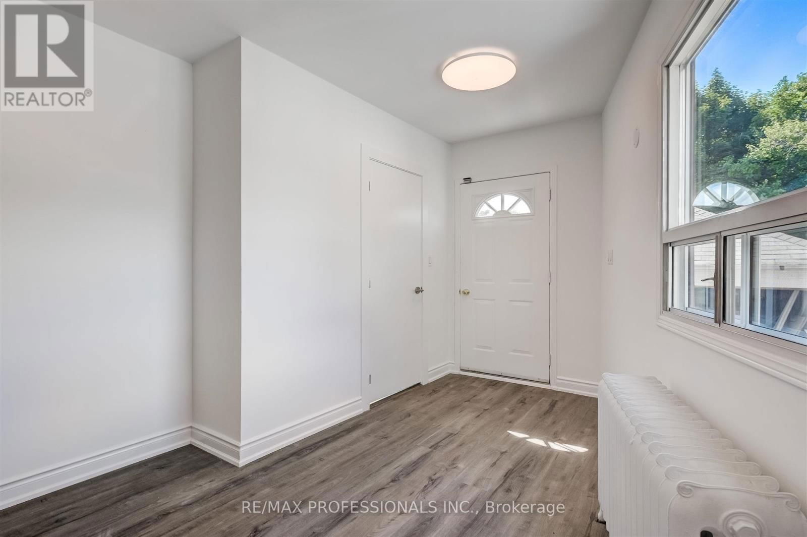 636 RUNNYMEDE ROAD Image 20