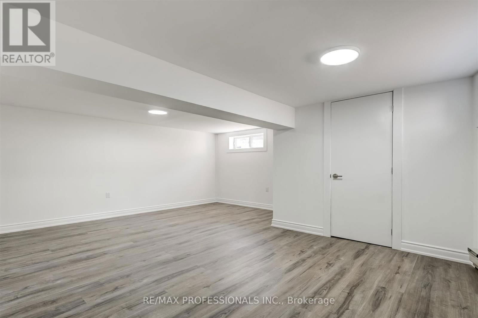 636 RUNNYMEDE ROAD Image 23