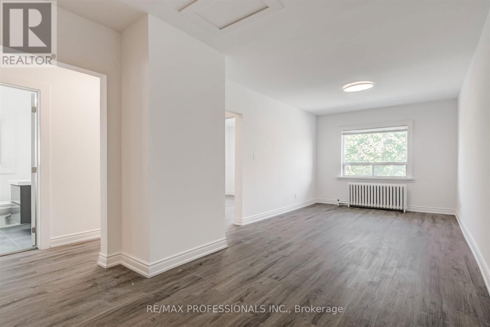 636 RUNNYMEDE ROAD Image 5