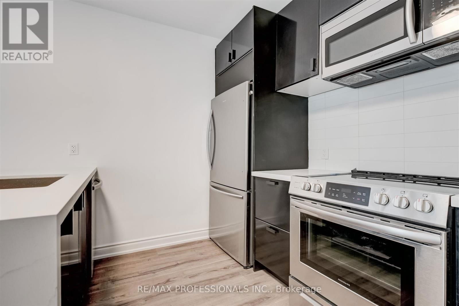 636 RUNNYMEDE ROAD Image 7