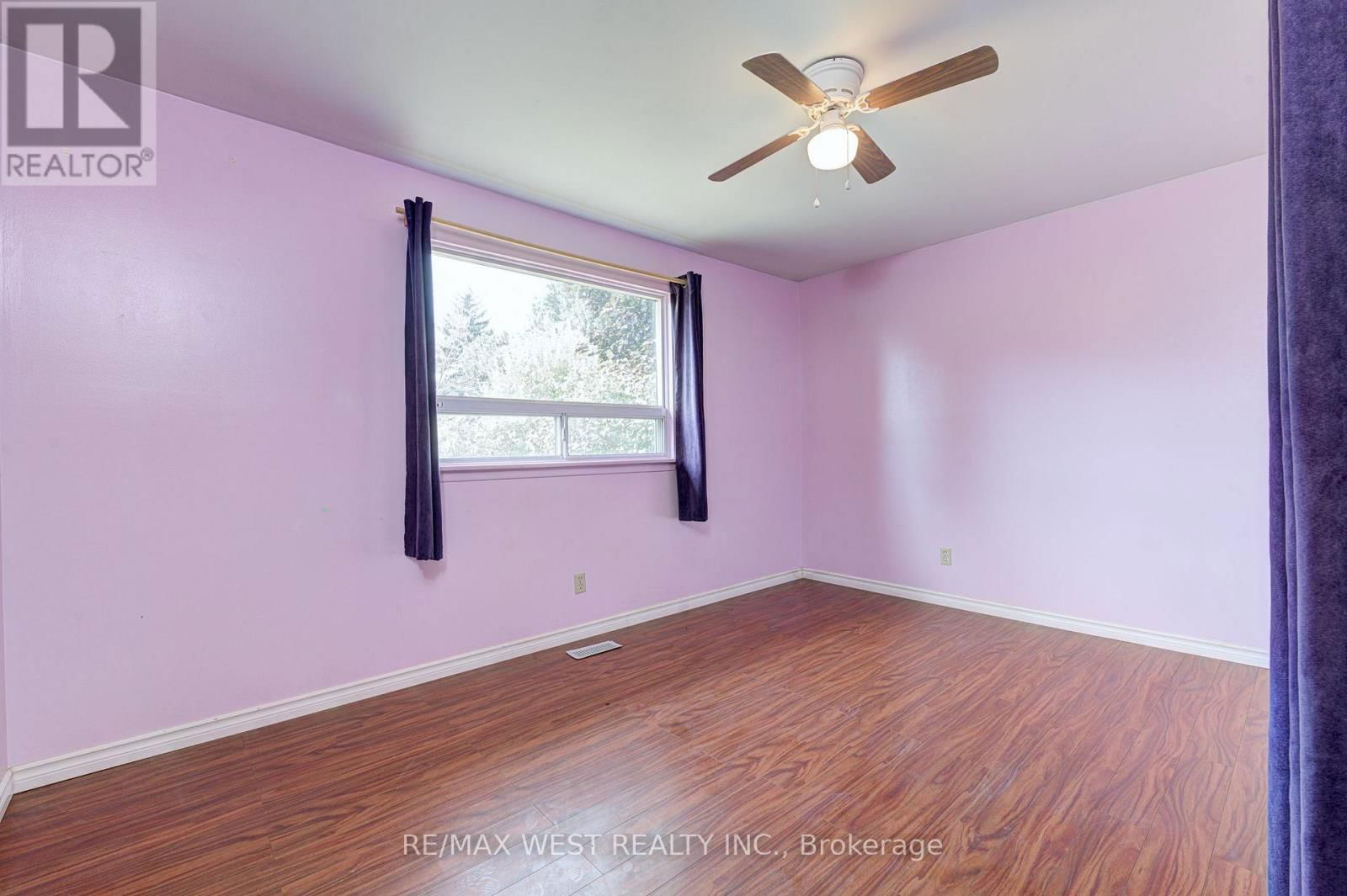 Upper Lvl - 18 GLENFOREST ROAD Image 13