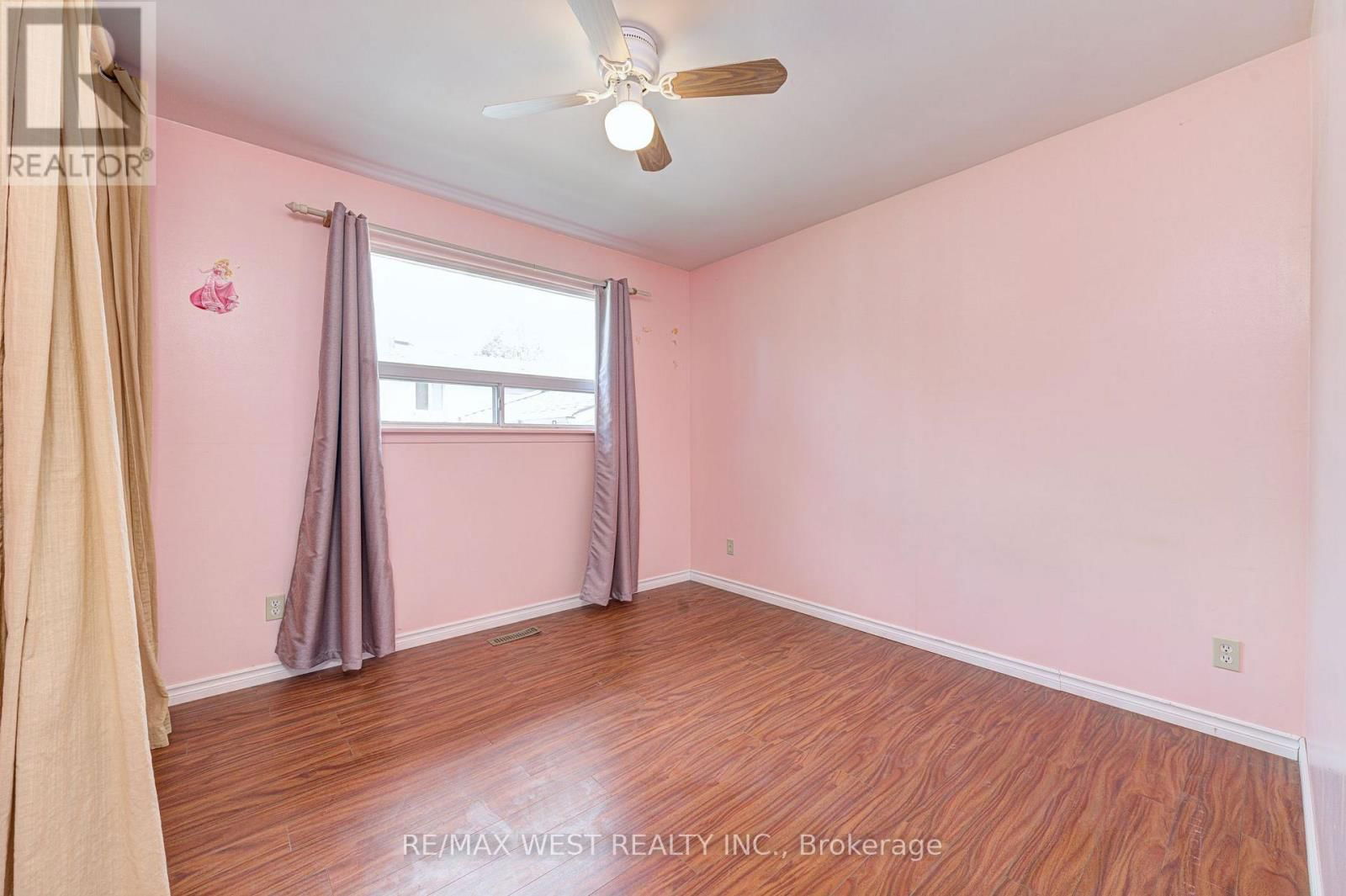 Upper Lvl - 18 GLENFOREST ROAD Image 17