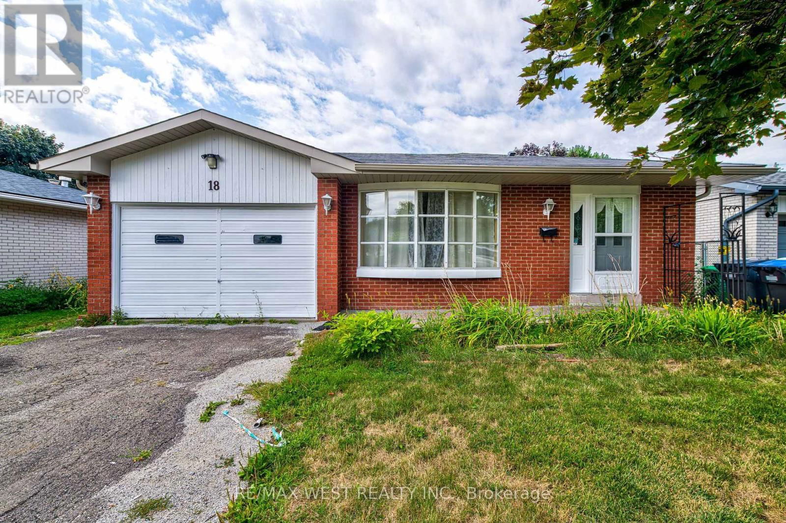 Upper Lvl - 18 GLENFOREST ROAD Image 22