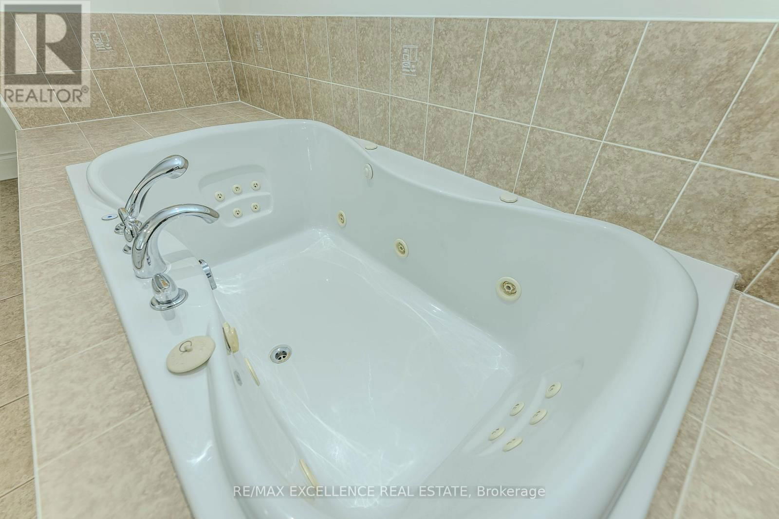 24 DELMONICO ROAD Image 33
