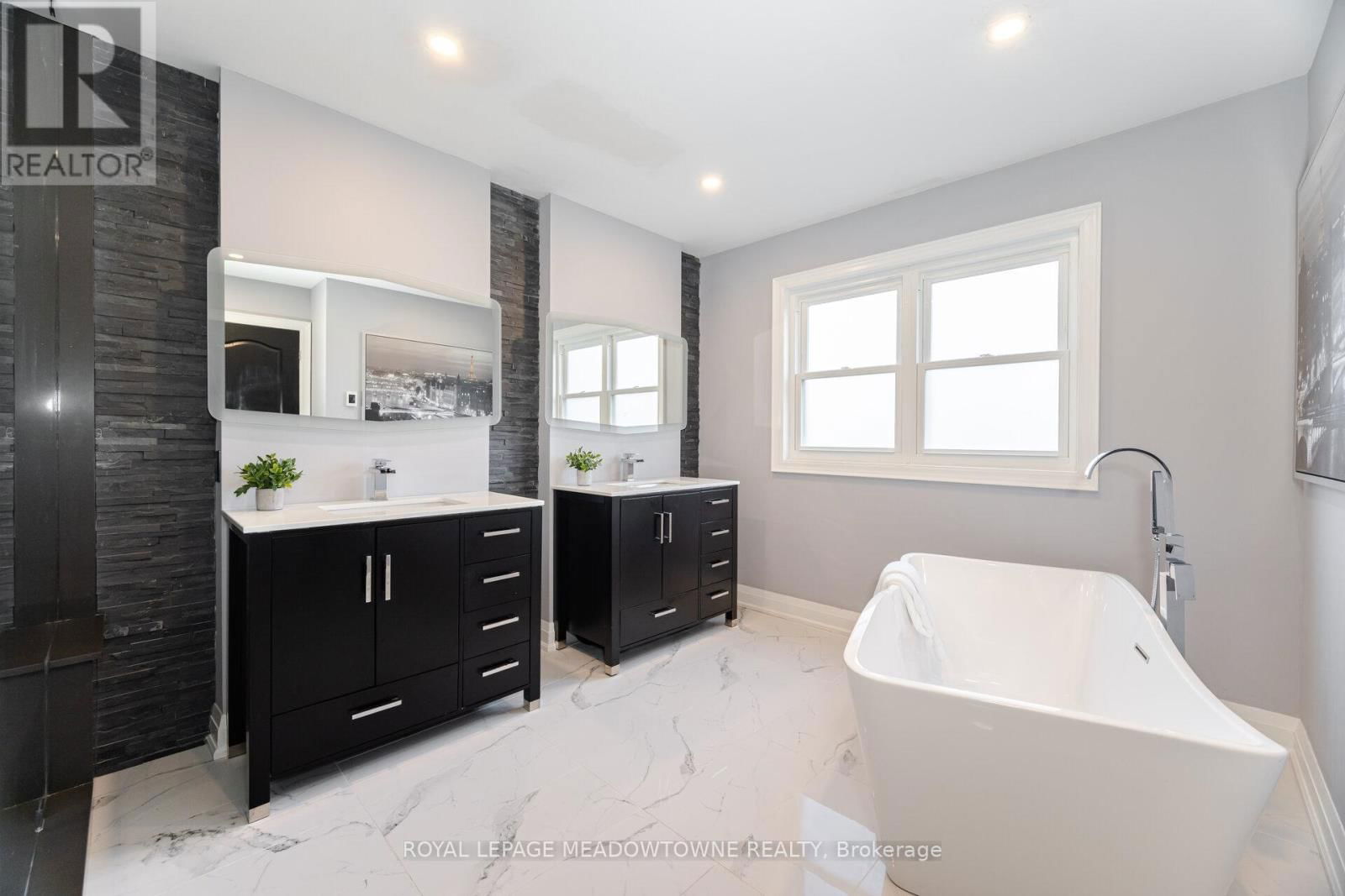 1240 FIELD DRIVE Image 24