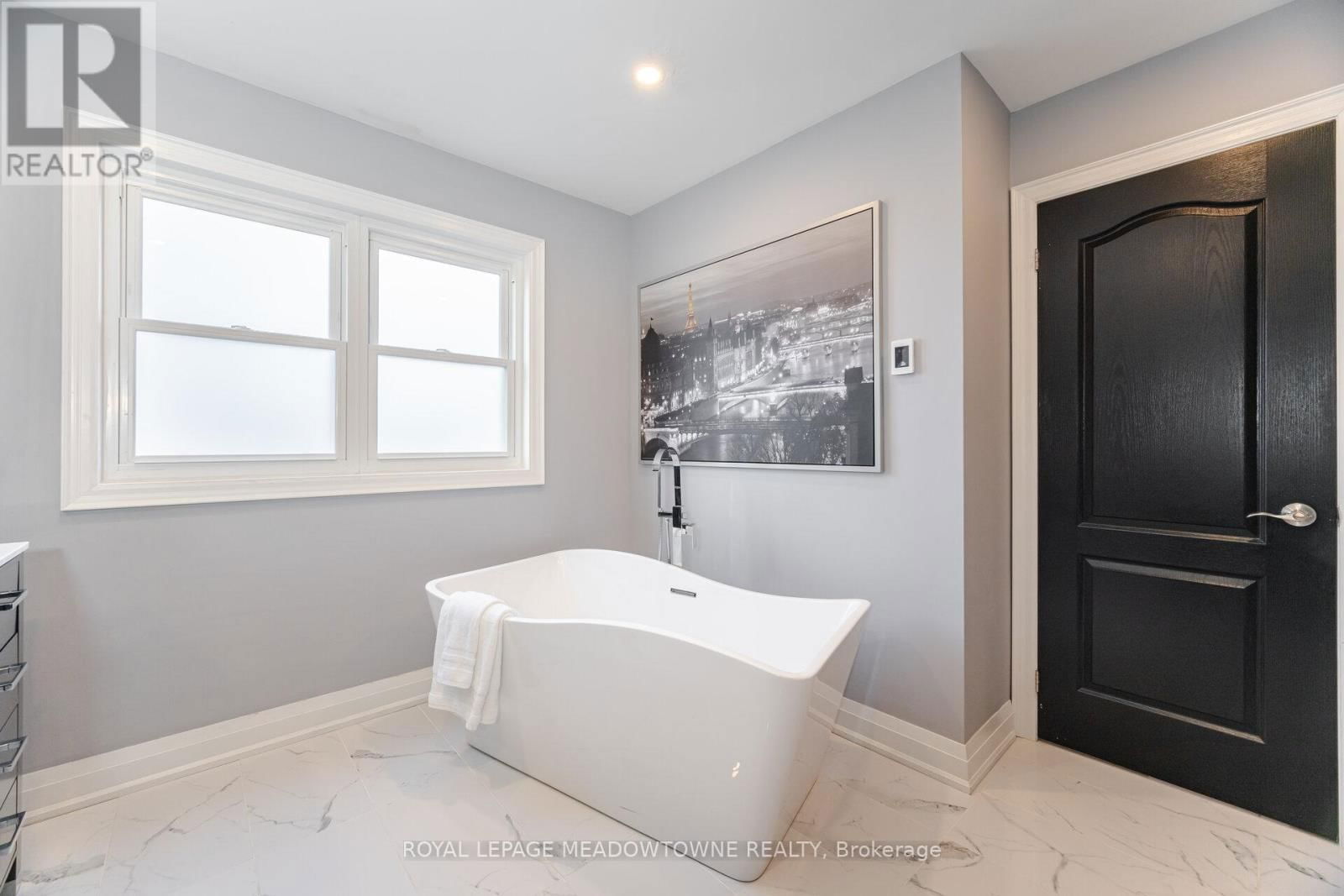1240 FIELD DRIVE Image 25