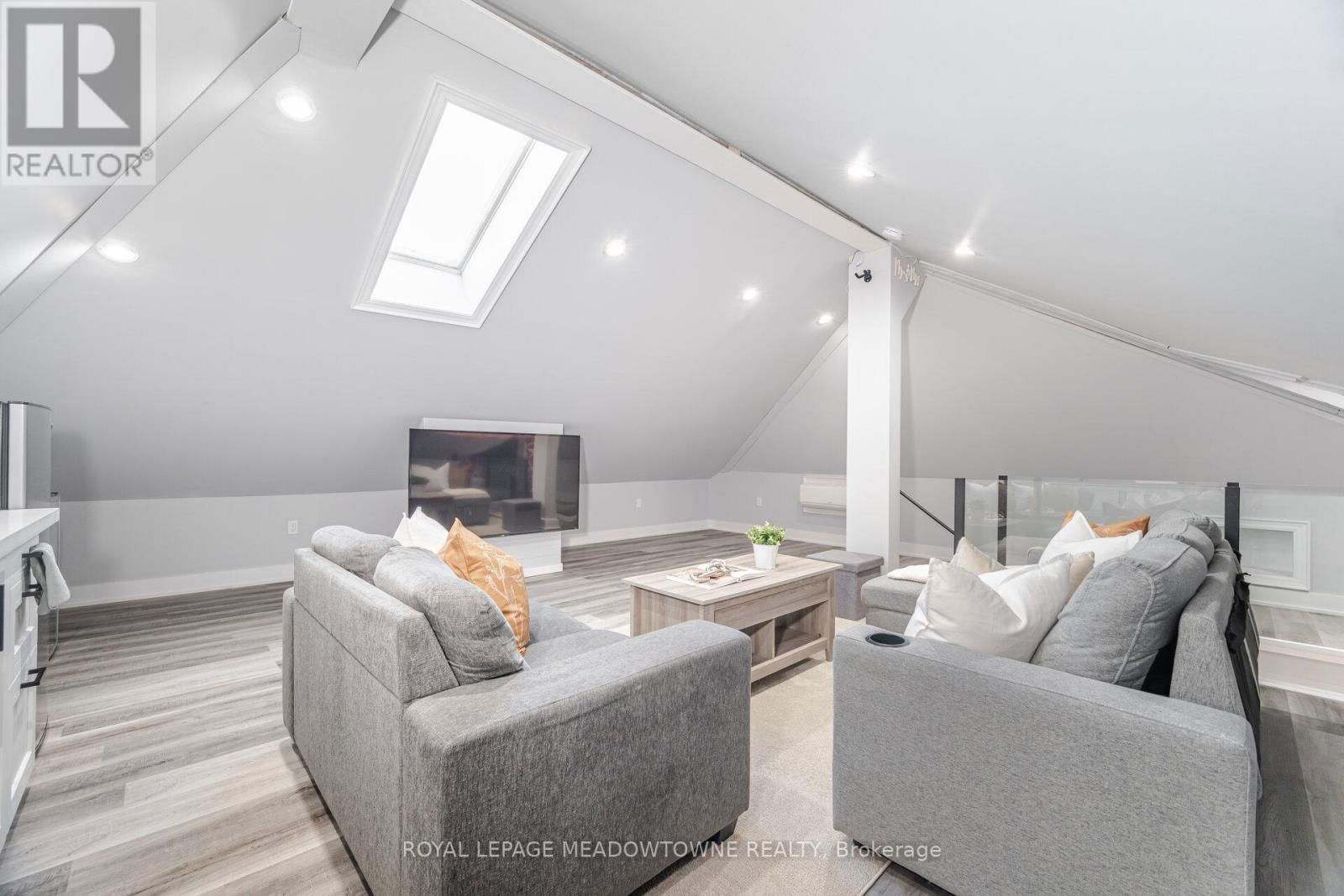 1240 FIELD DRIVE Image 32