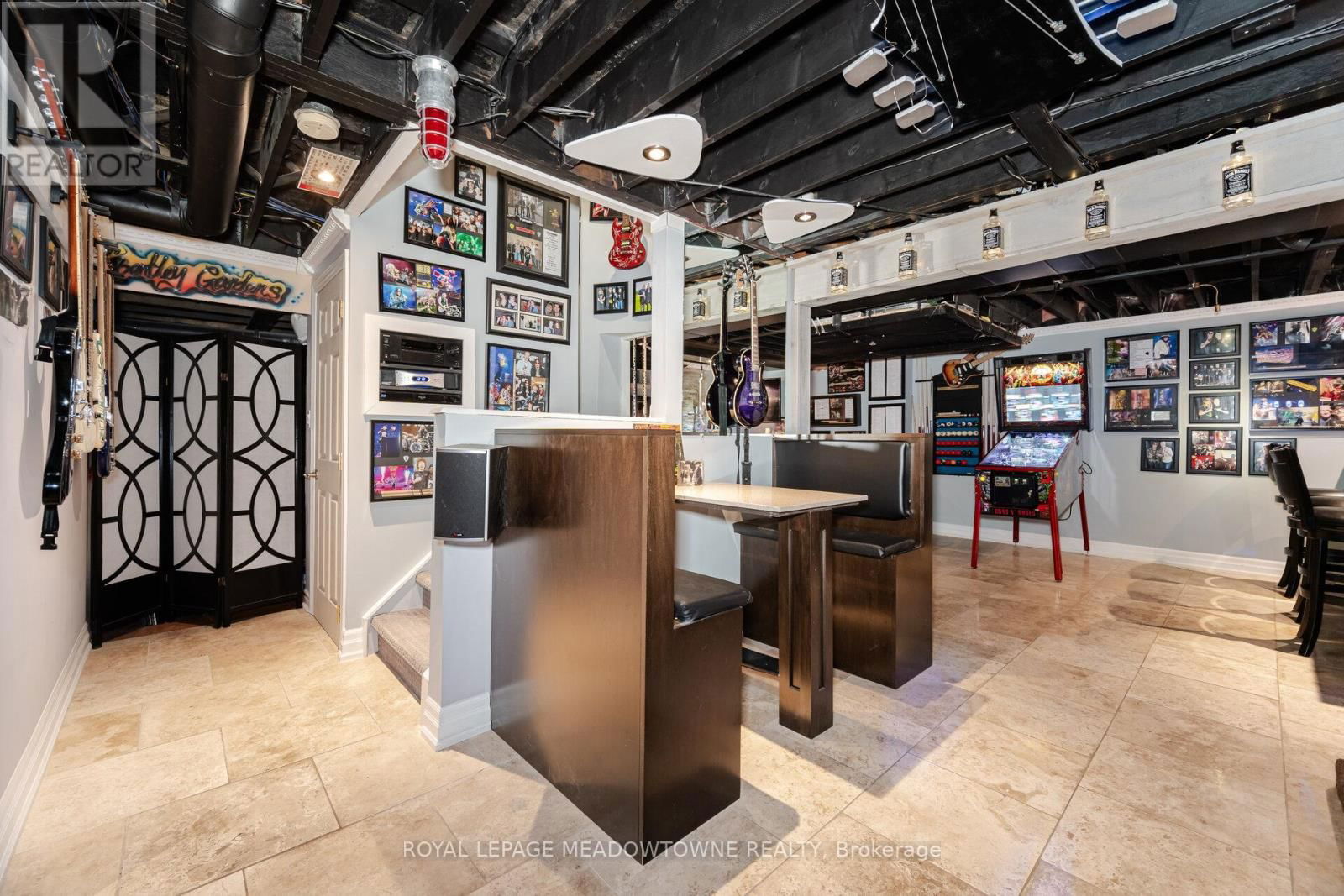 1240 FIELD DRIVE Image 37