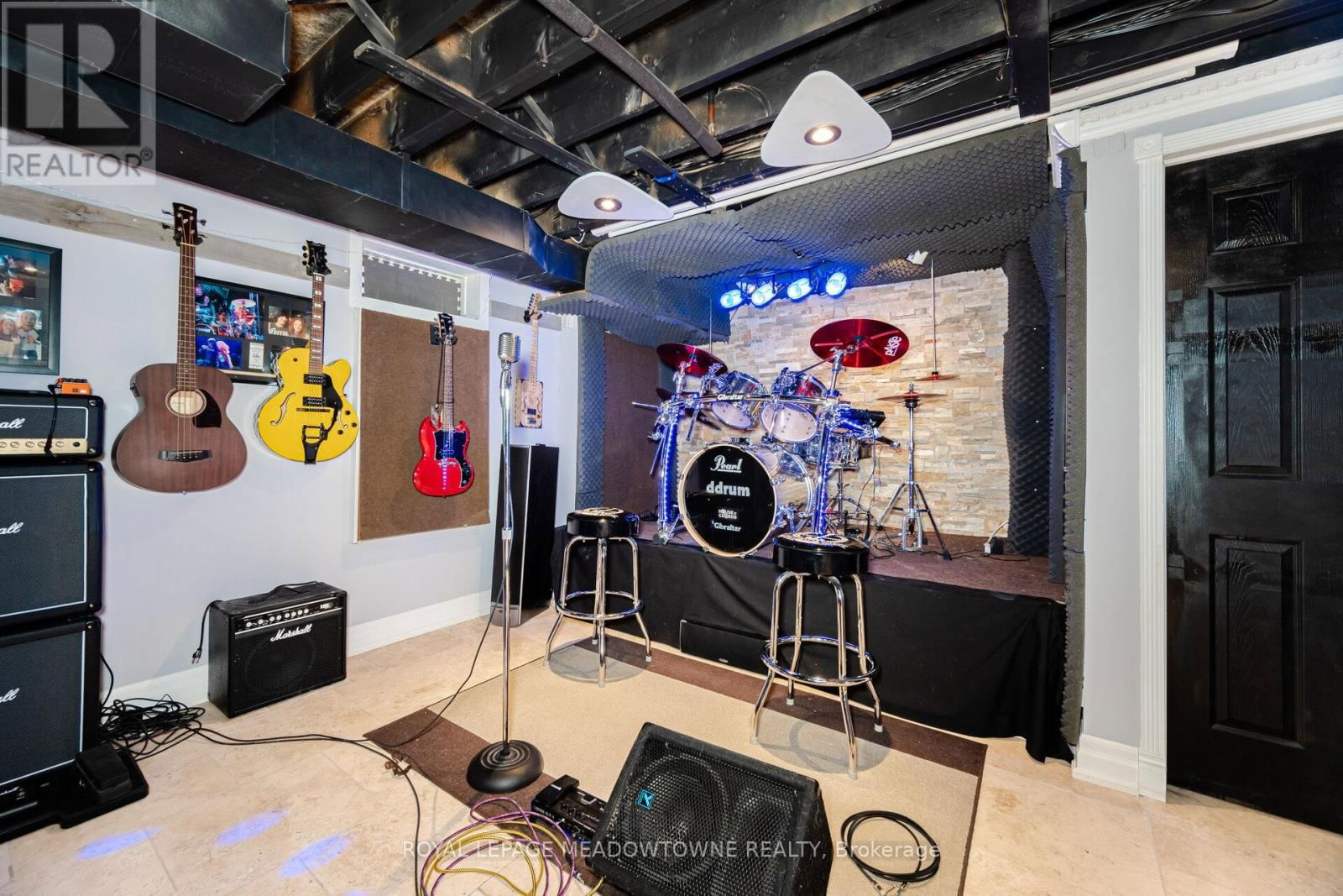 1240 FIELD DRIVE Image 39