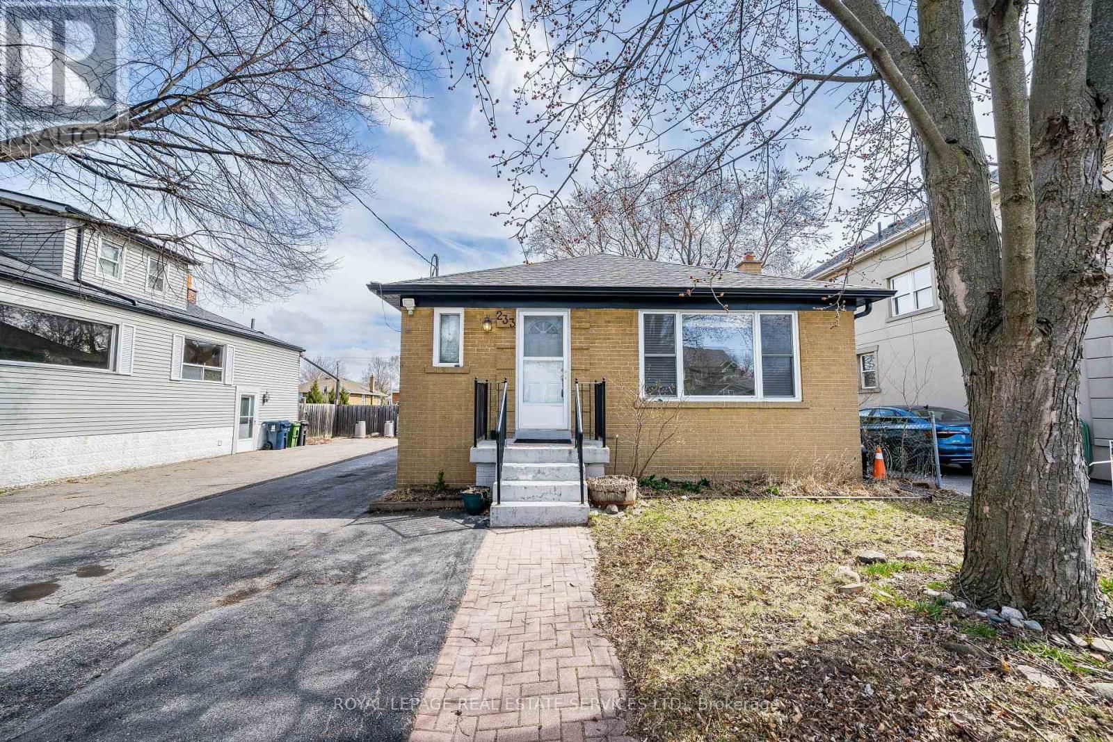 Upper - 233 BETA STREET Image 1