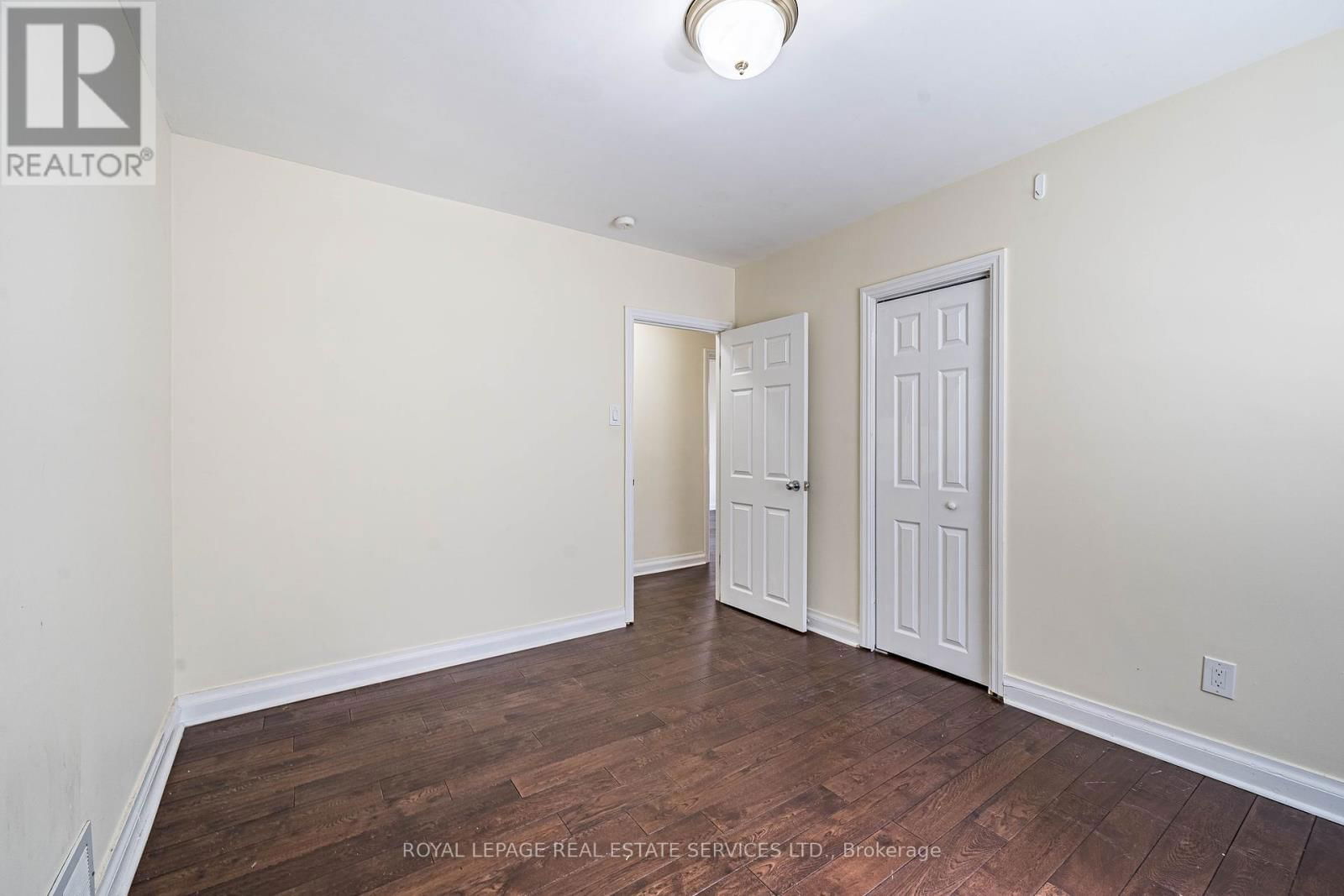 Upper - 233 BETA STREET Image 13