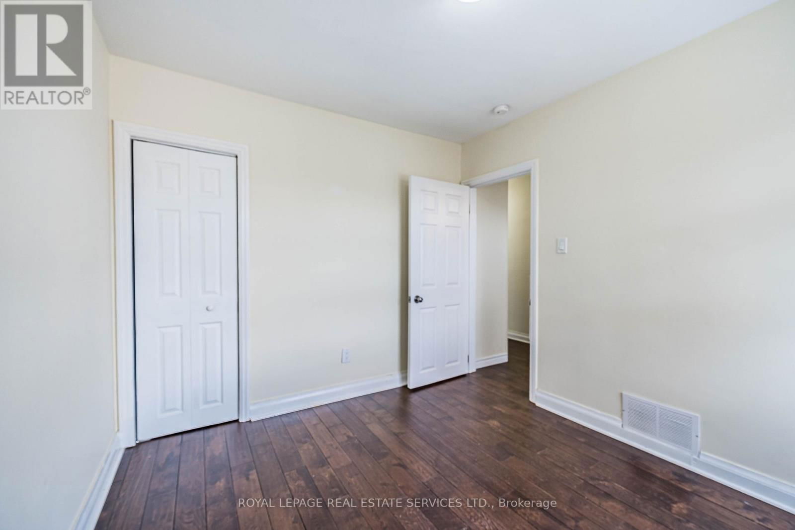 Upper - 233 BETA STREET Image 14