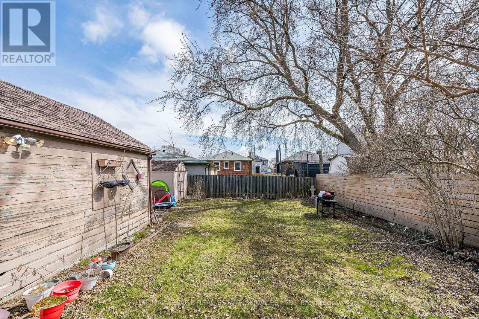 Upper - 233 BETA STREET Image 22