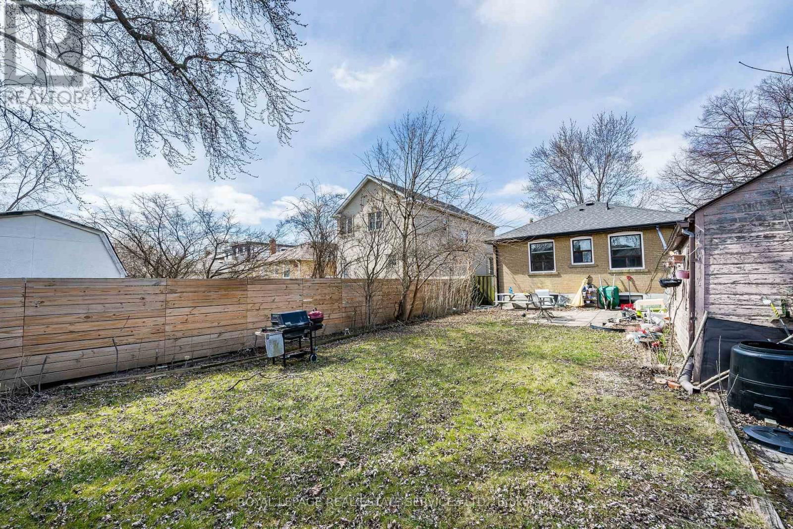 Upper - 233 BETA STREET Image 24