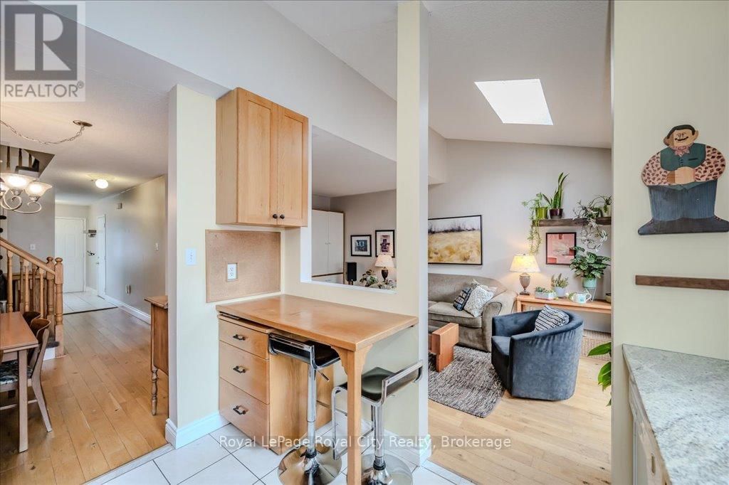 816 VILLAGE GREEN BOULEVARD Image 10
