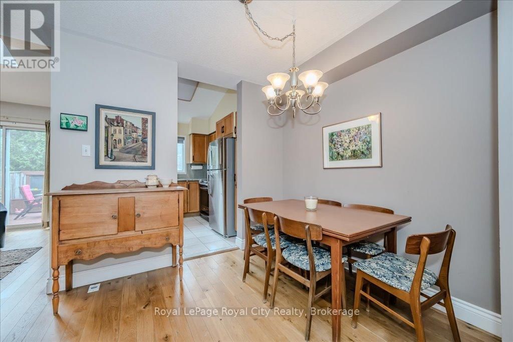 816 VILLAGE GREEN BOULEVARD Image 12