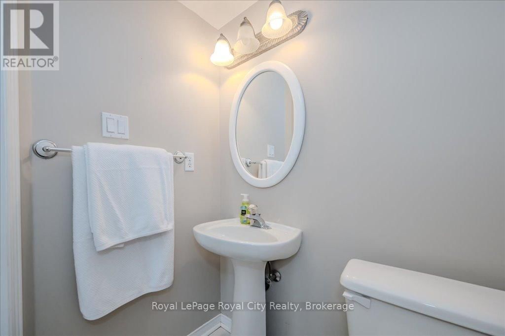 816 VILLAGE GREEN BOULEVARD Image 13