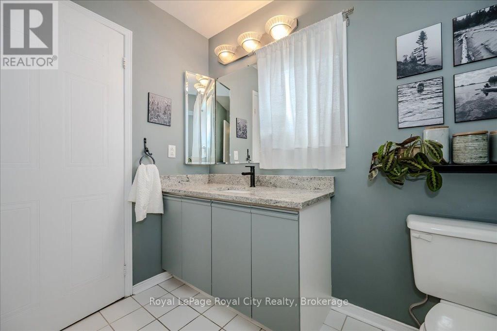 816 VILLAGE GREEN BOULEVARD Image 17