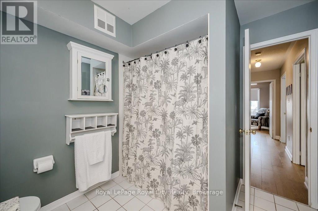 816 VILLAGE GREEN BOULEVARD Image 18