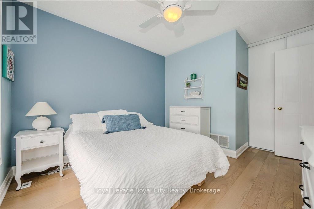 816 VILLAGE GREEN BOULEVARD Image 20