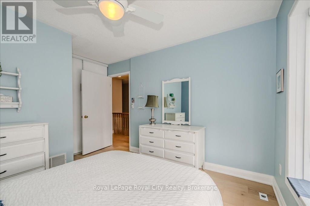 816 VILLAGE GREEN BOULEVARD Image 21