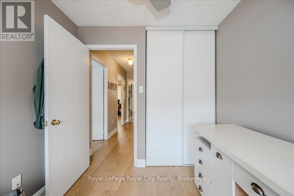 816 VILLAGE GREEN BOULEVARD Image 23