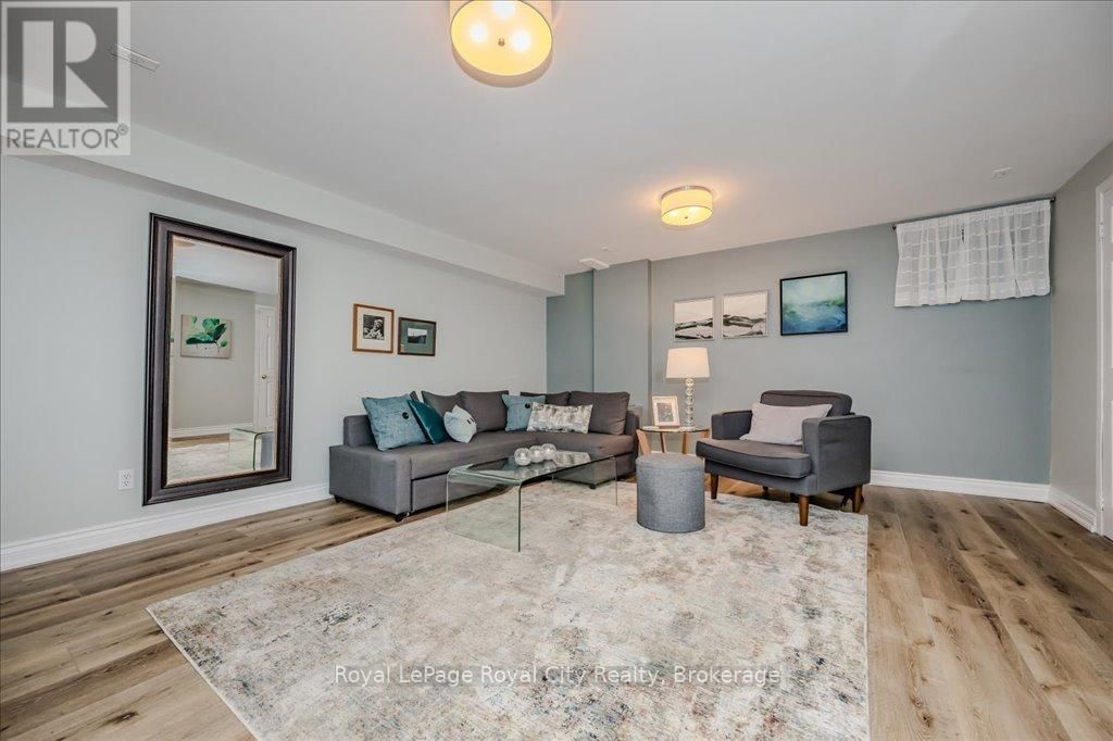 816 VILLAGE GREEN BOULEVARD Image 24