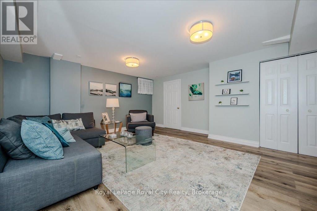 816 VILLAGE GREEN BOULEVARD Image 26