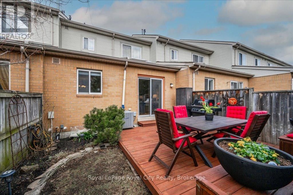 816 VILLAGE GREEN BOULEVARD Image 30