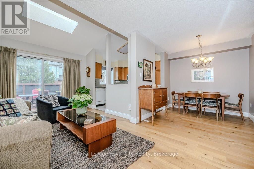 816 VILLAGE GREEN BOULEVARD Image 7