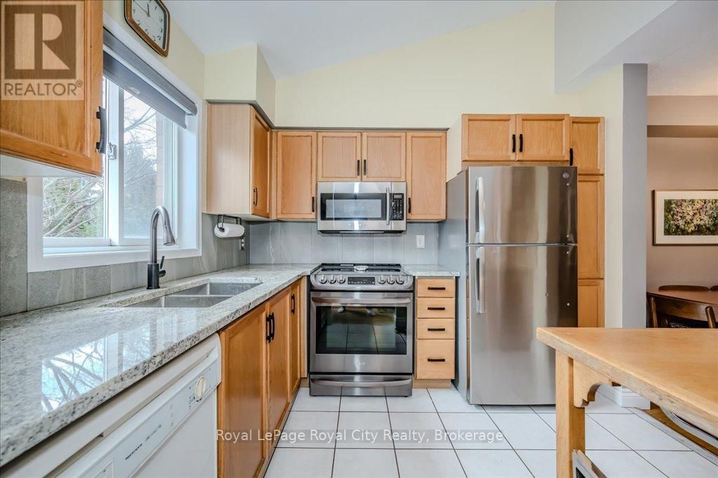 816 VILLAGE GREEN BOULEVARD Image 8