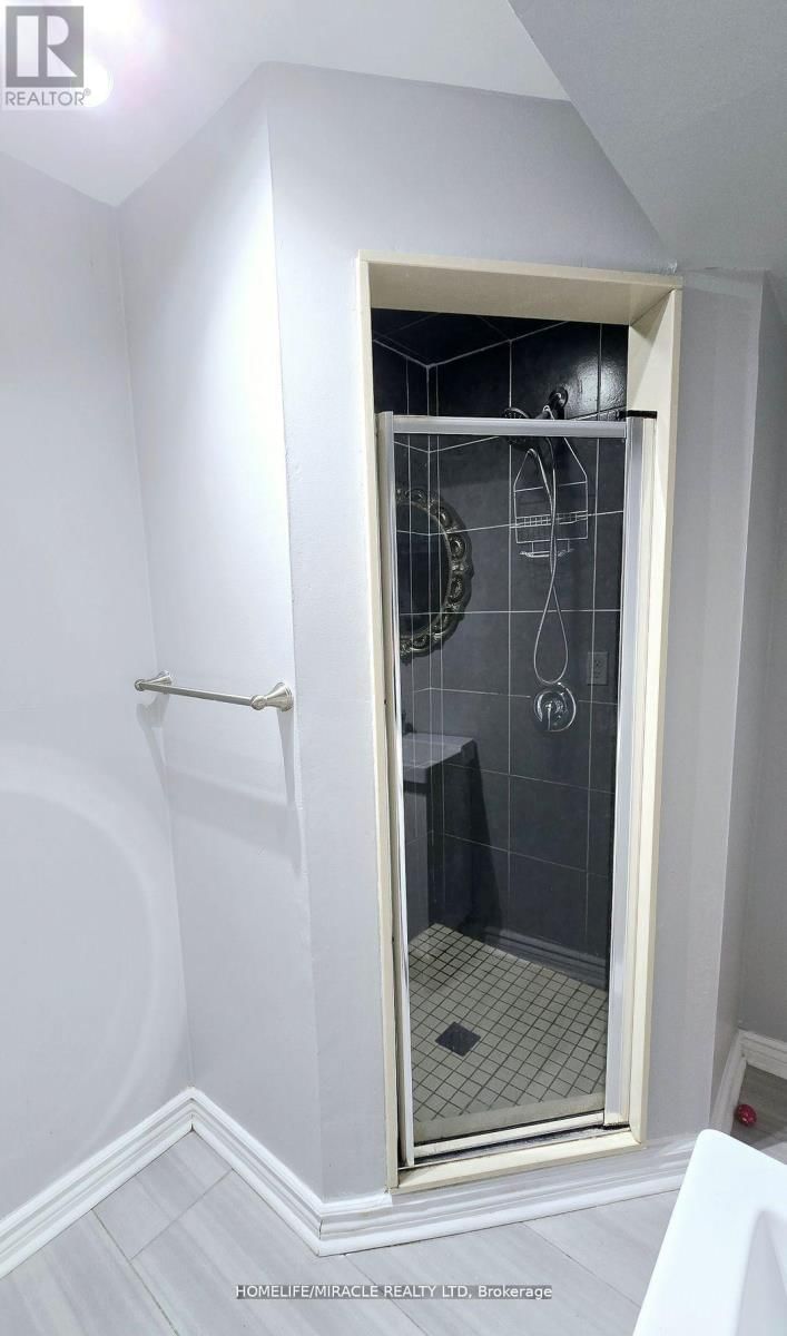 33 ATIRA AVENUE Image 24