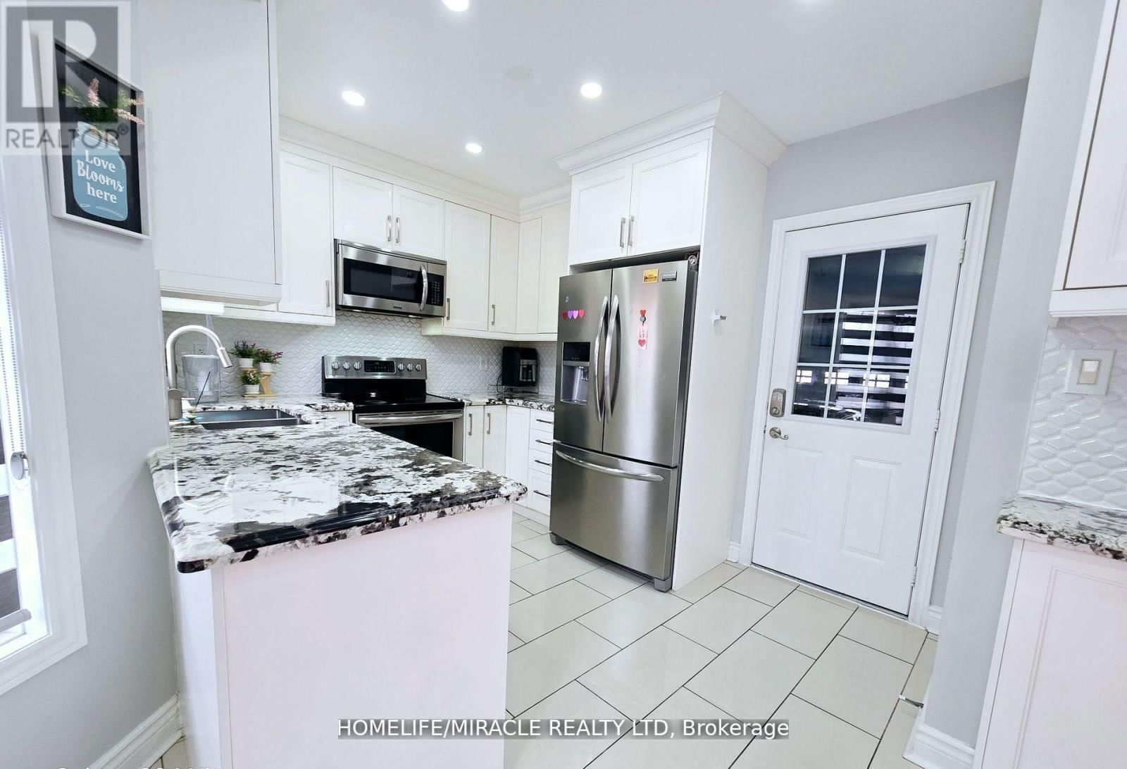 33 ATIRA AVENUE Image 8