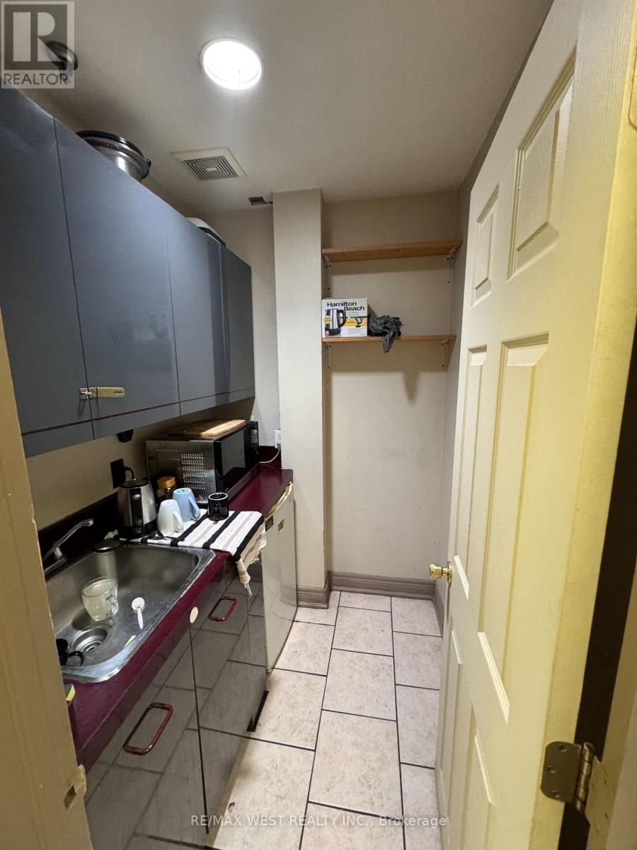 Unit 14 - 1270 FINCH AVENUE WEST Image 4