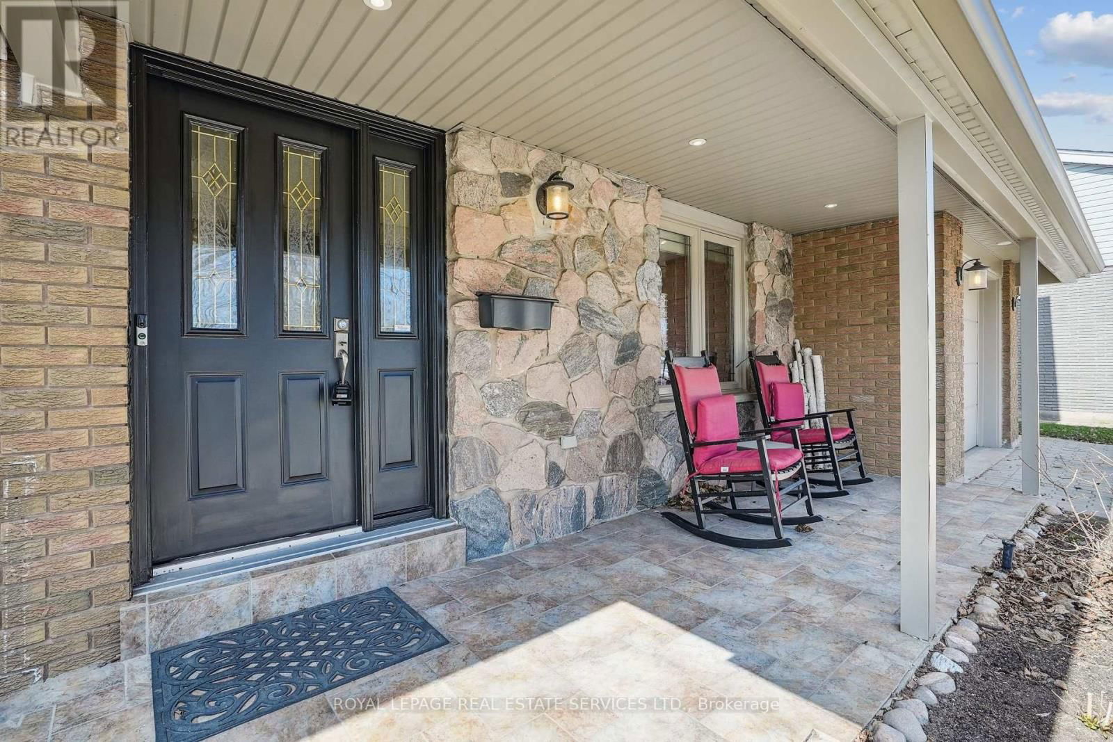 602 ROSEDALE CRESCENT Image 2