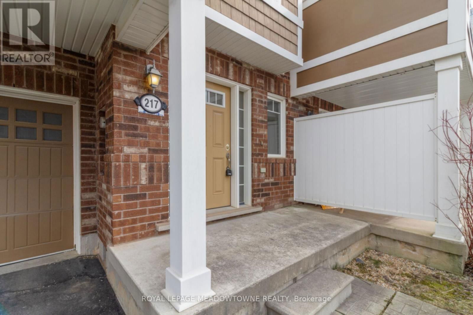 217 WOODLEY CRESCENT Image 3