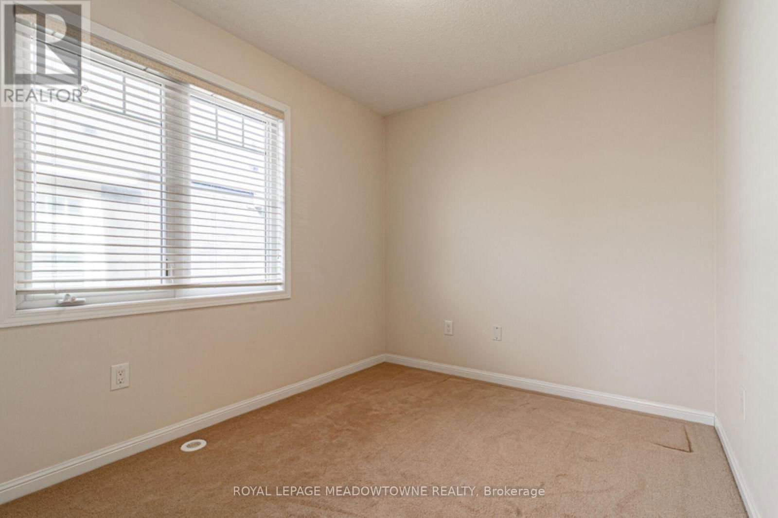 217 WOODLEY CRESCENT Image 32