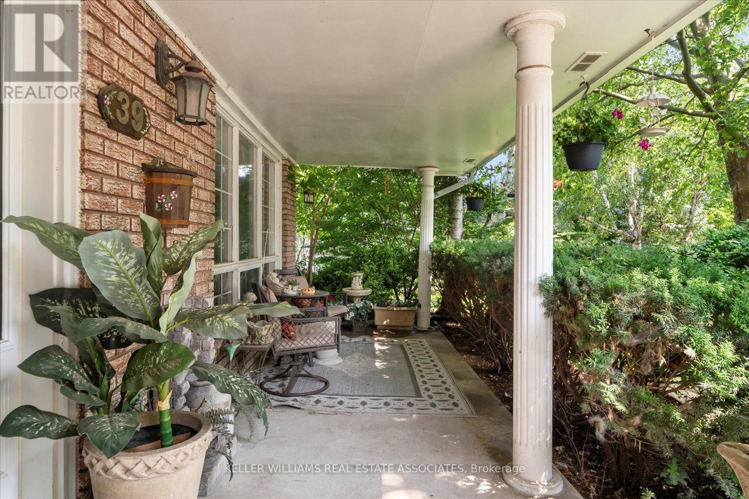 39 MAPLEWOOD ROAD Image 12