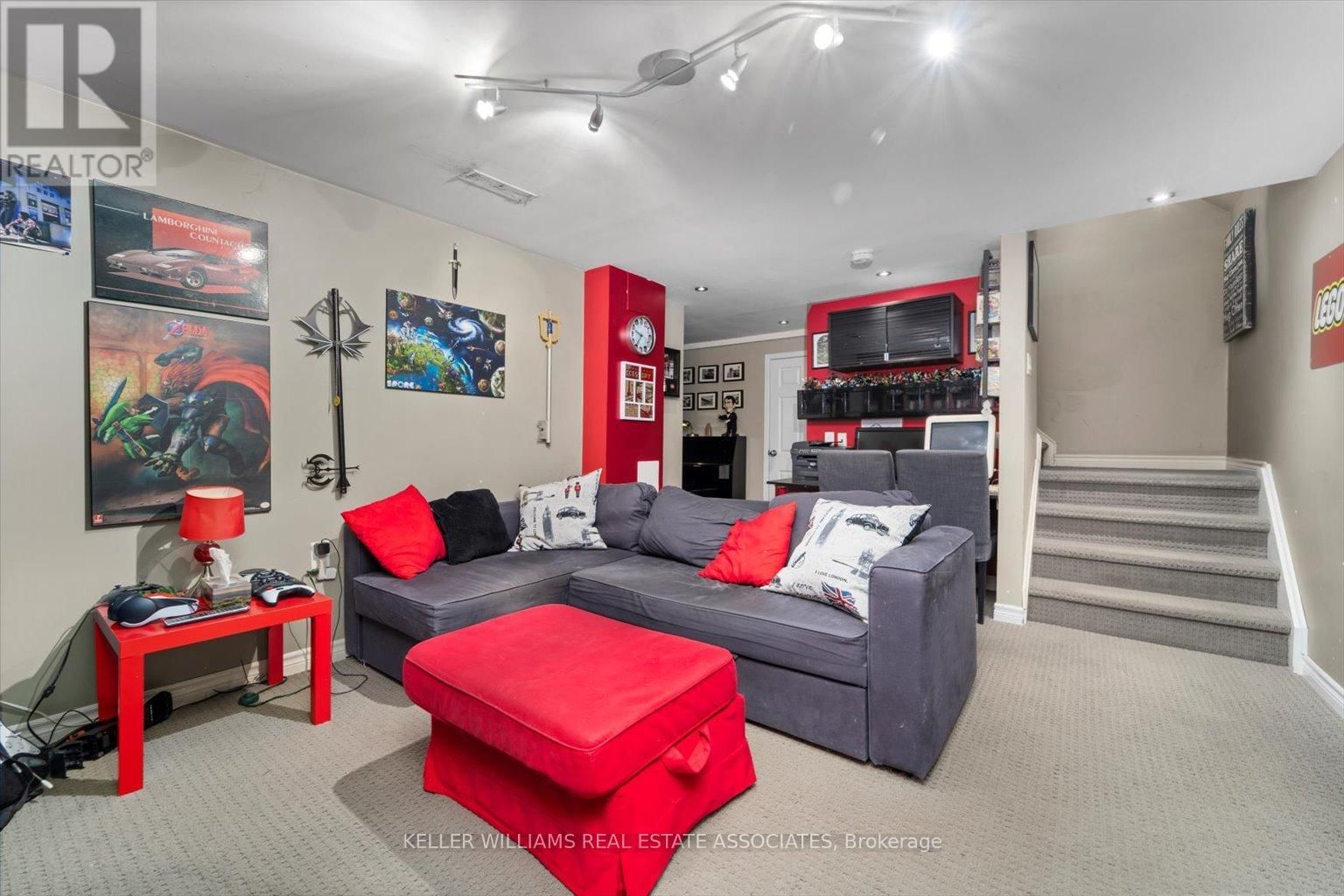 39 MAPLEWOOD ROAD Image 27