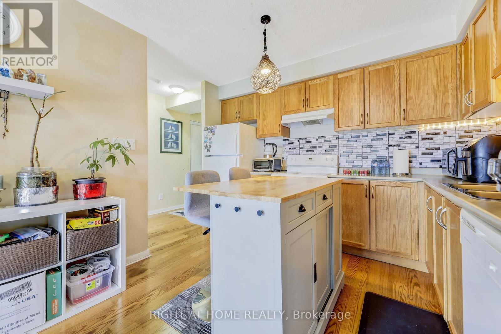 201 - 2464 WESTON ROAD Image 7