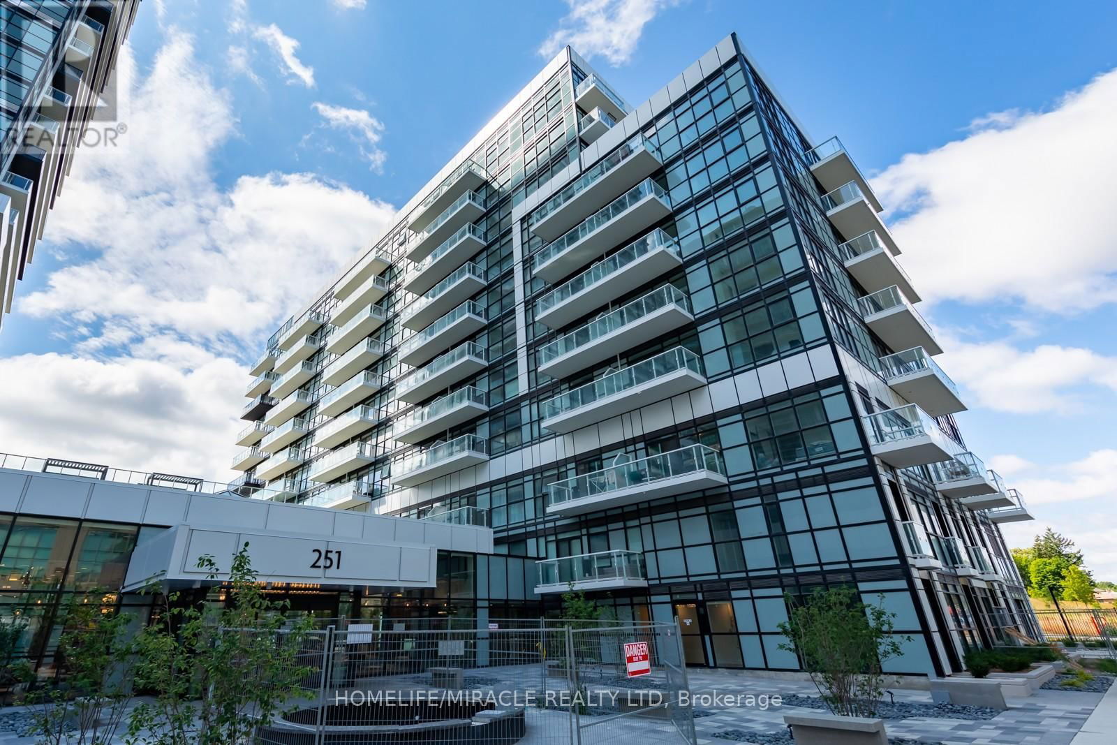 109 - 251 MANITOBA STREET Image 2