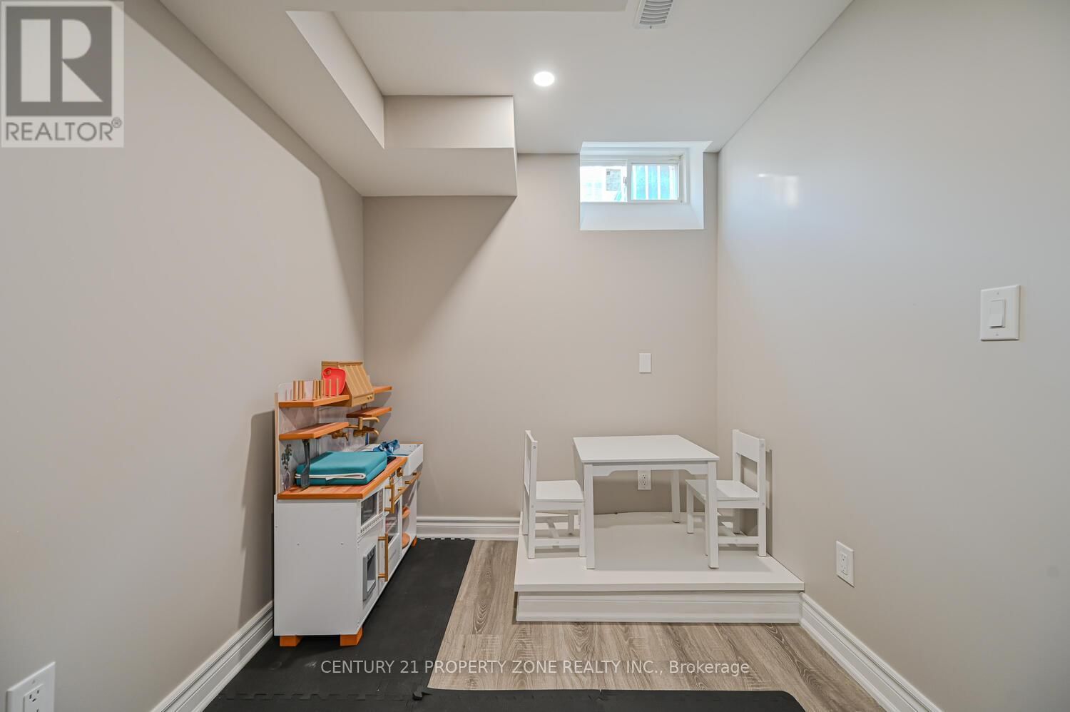 1544 LEGER WAY Image 39