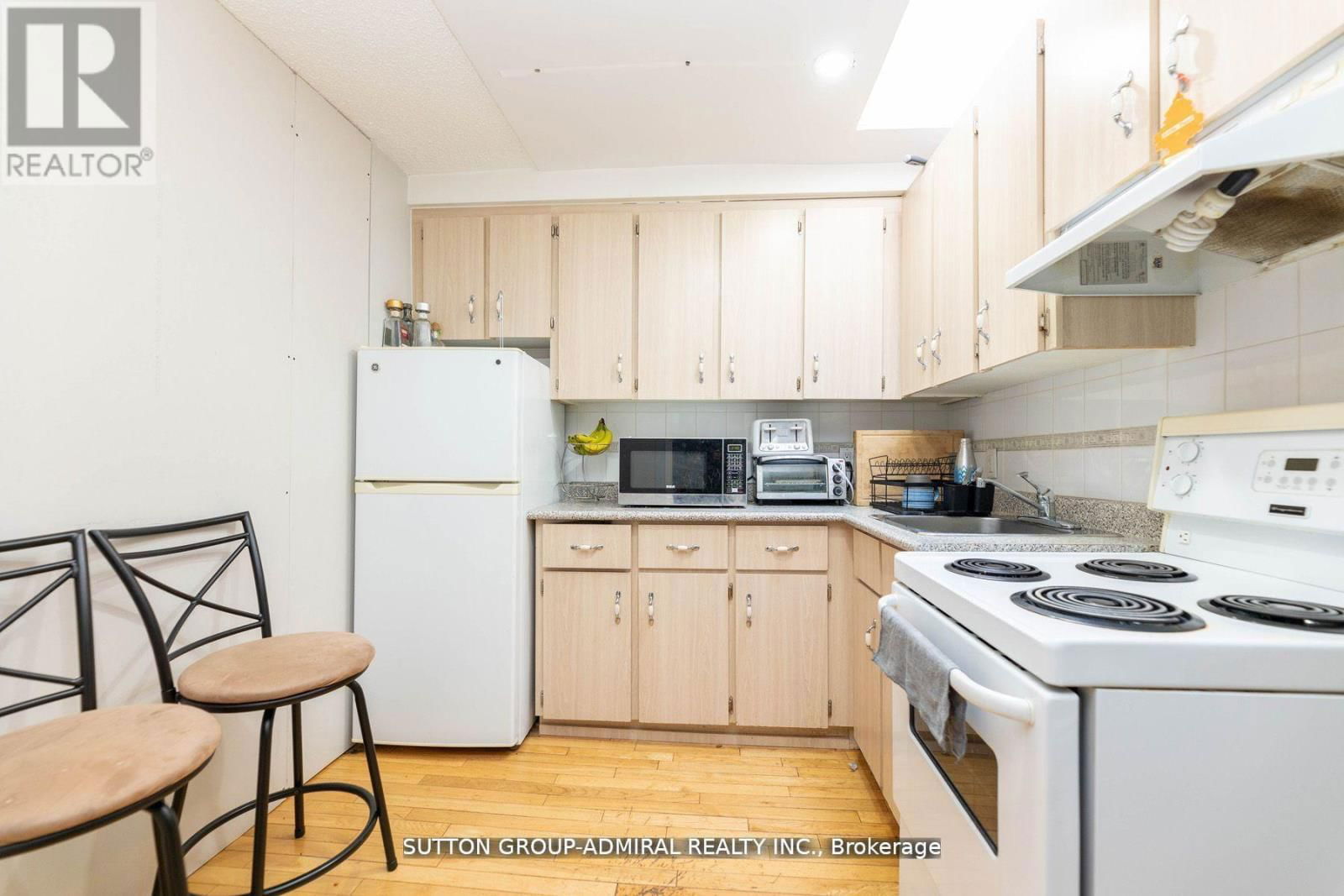1085 WESTON ROAD Image 13
