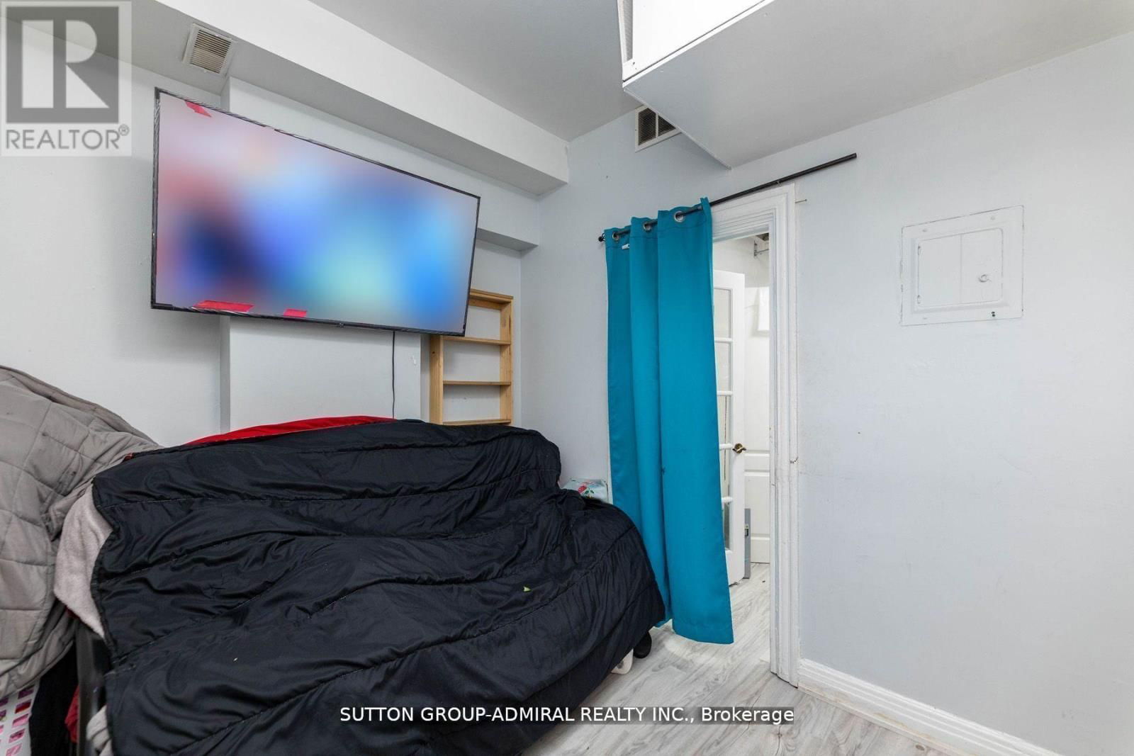 1085 WESTON ROAD Image 21