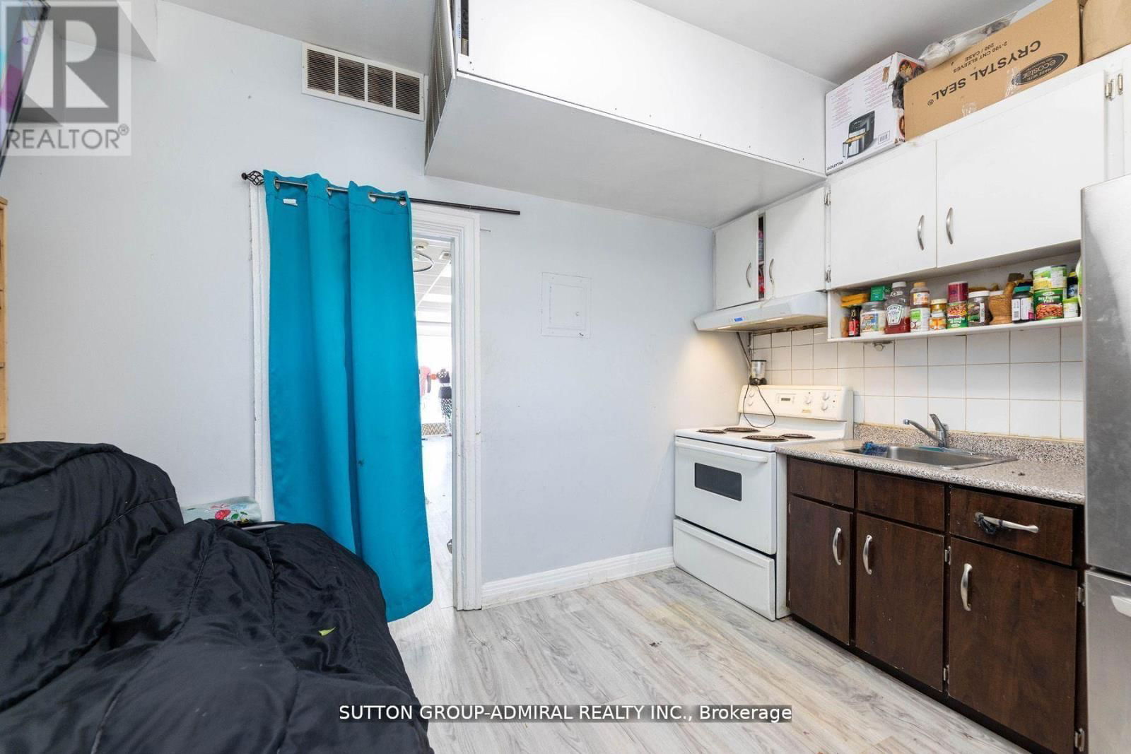 1085 WESTON ROAD Image 22