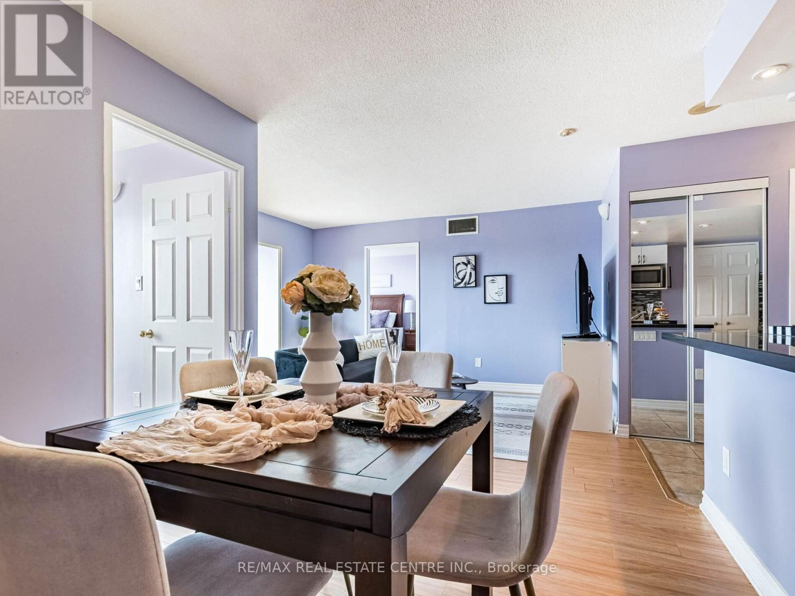 606 - 285 ENFIELD PLACE Image 12